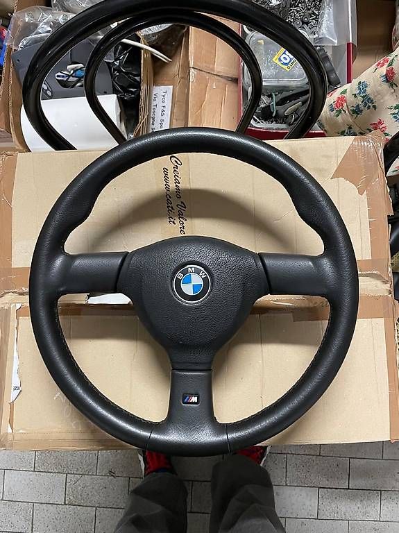 Alle Autoersatzteile: Lenkrad bmw e30 MTechnic 2 – Gebraucht aus Biasca von dam_v27g