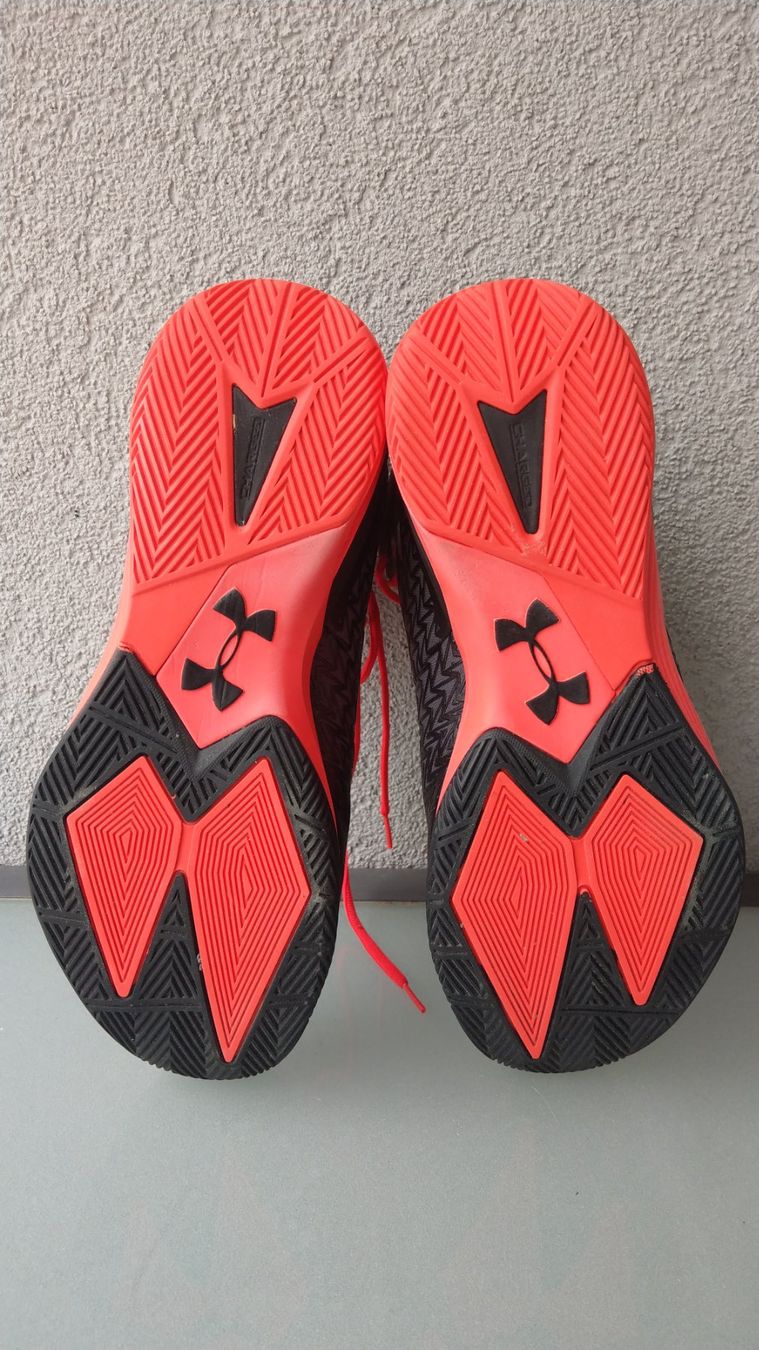 Under Armour Scarpe da uomo: Basket Under Armour T47, état parfait – Usato da Neyruz FR venduto da Akaraion-KFT 3