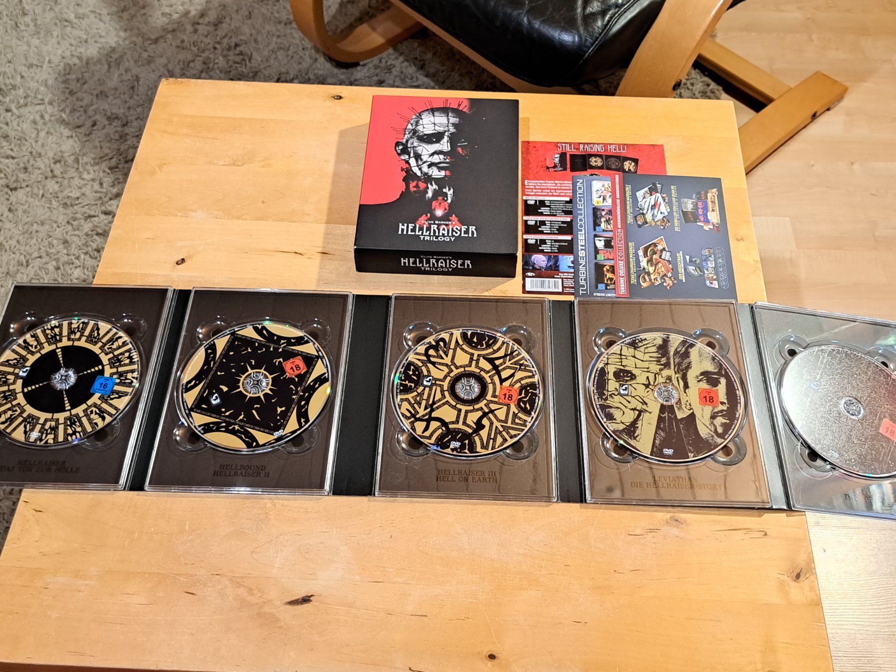 Tutti i DVDs: Clive Barker's HELLRAISER Trilogy, Boxset mit 5 Discs, UNCUT – Nuovo (secondo la descrizione) da Unterseen venduto da Kanica 6