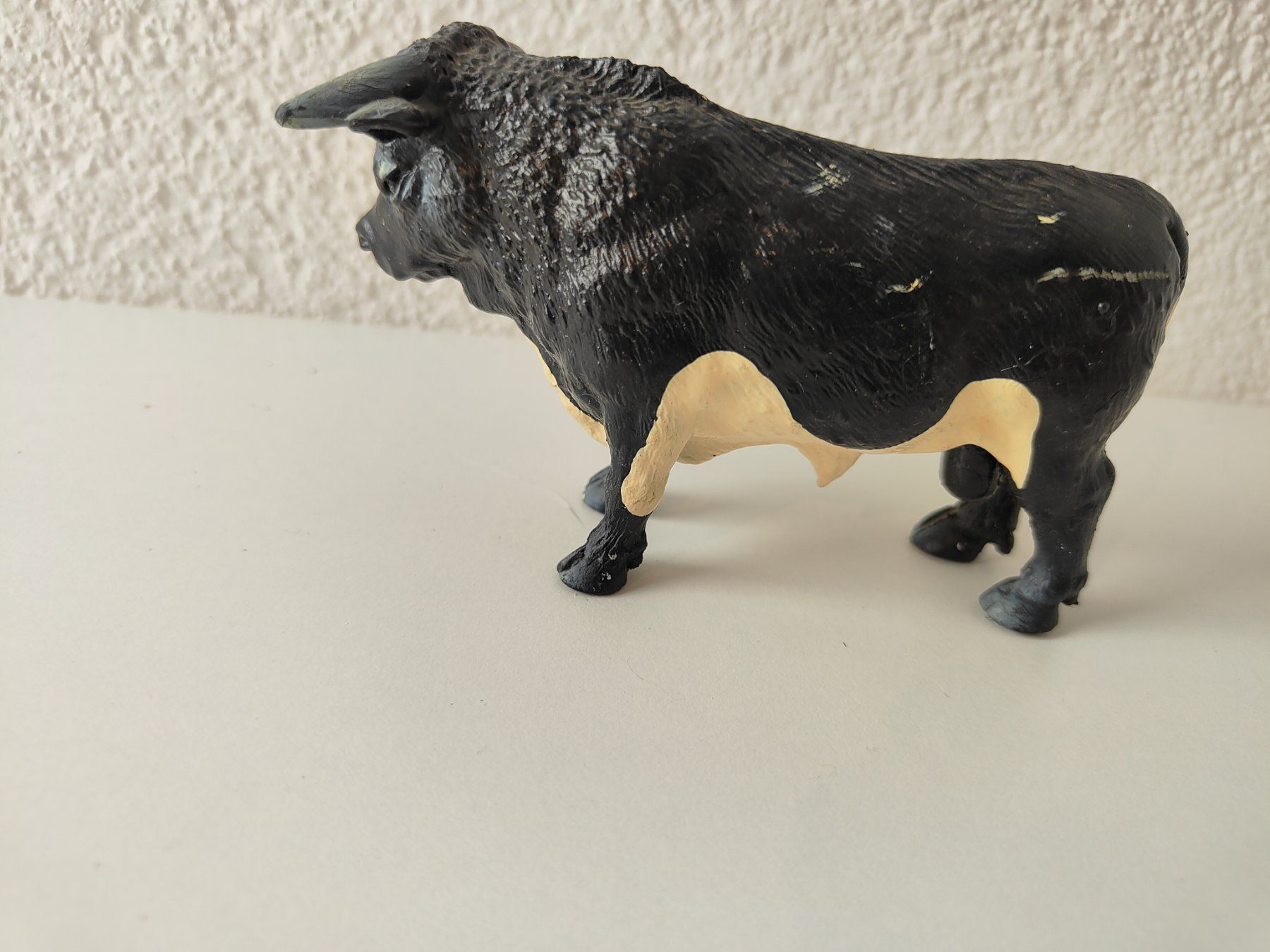 Schleich Figuren: Schleich Schwarzer Stier Bauernhof Kuh Kühe – Gebraucht aus Thalwil von FigurenFreunde 1