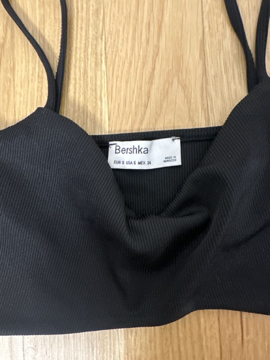 Bershka Top: Top, schwarz – Usato da Neuenegg venduto da kar_smg9 1