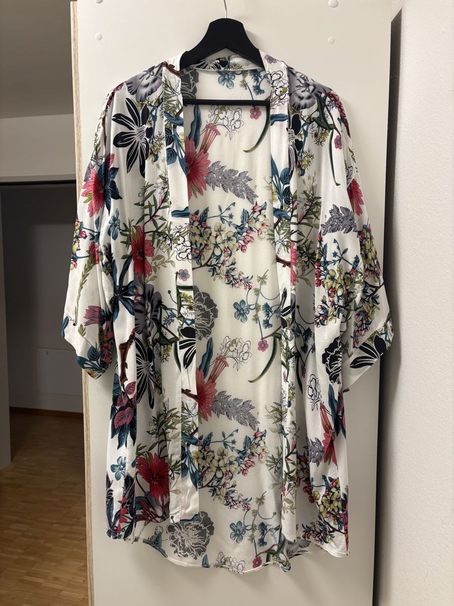 Arte internazionale: Kimono – Usato da Jona venduto da Glow24