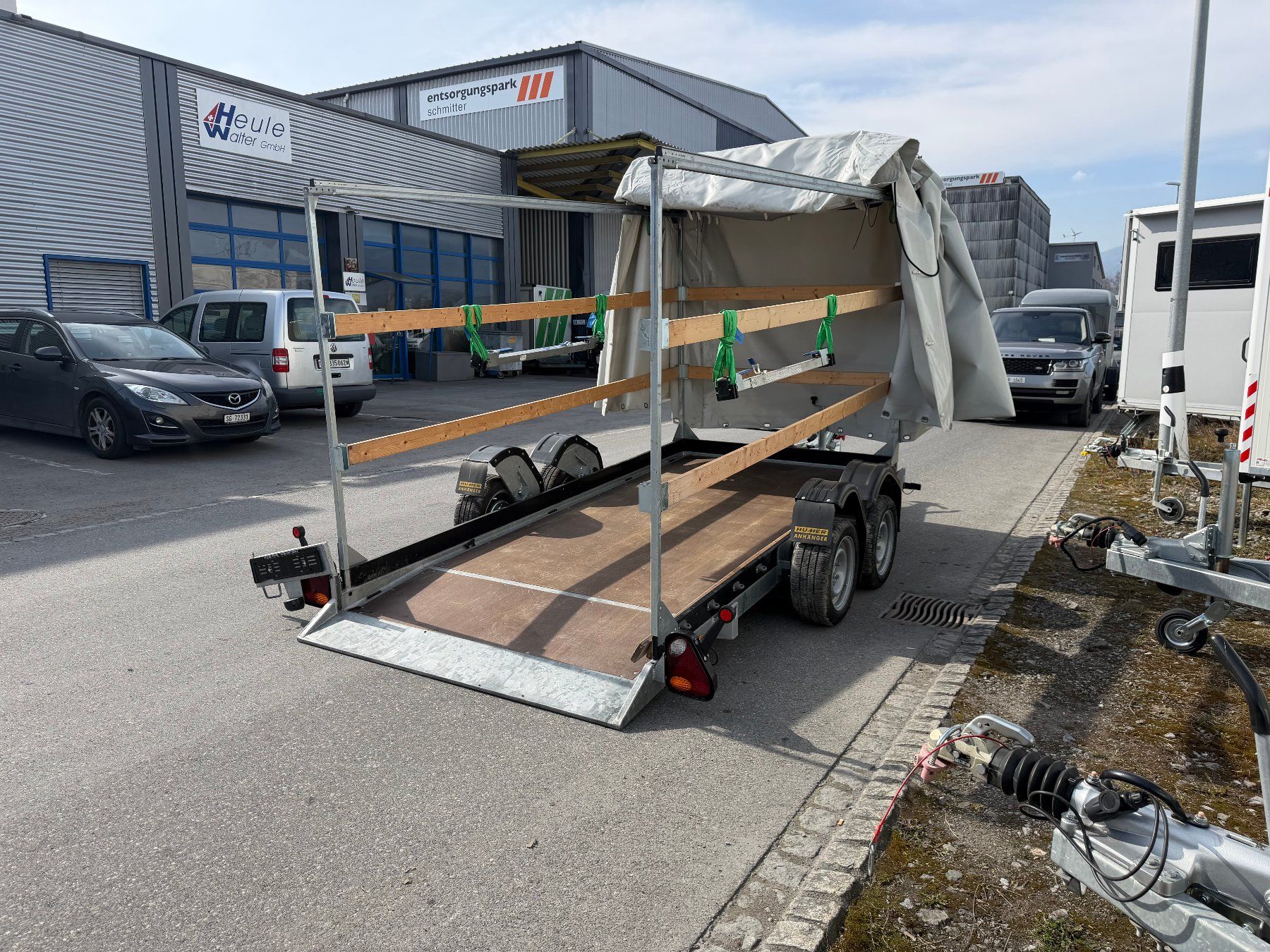 Remorques: Meister-NFZ Occasion Absenker mit Schiebeverdeck – D'occasion à Widnau par Meister-NFZ 1