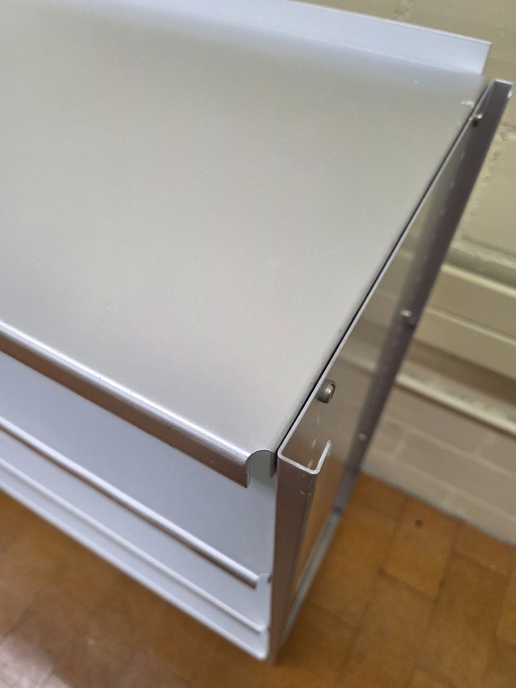 Lehni Scaffali: Designer Aluminium Regal Lehni – Usato da Lichtensteig venduto da UsedIN 6