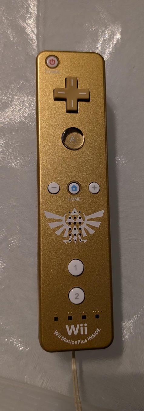 Controller: Wii GOLD Controller Set: 2 LIMITED Controller (Zelda, Bond, – Nuovo (secondo la descrizione) da Schaffhausen venduto da sabrina915 4