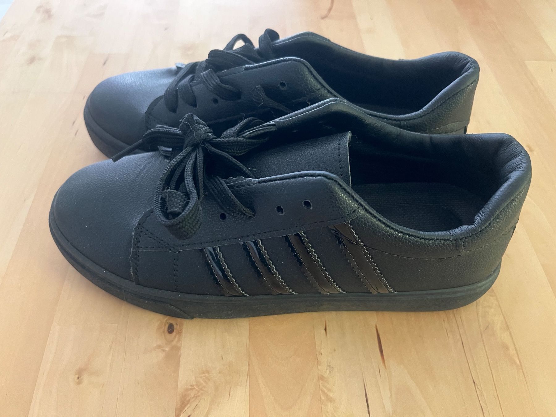 Damenschuhe: Schwarze Sneaker Grösse 38 – Neu (gemäss Beschreibung) aus Einsiedeln von Tru7 1