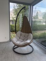 Hängesessel mit Kissen