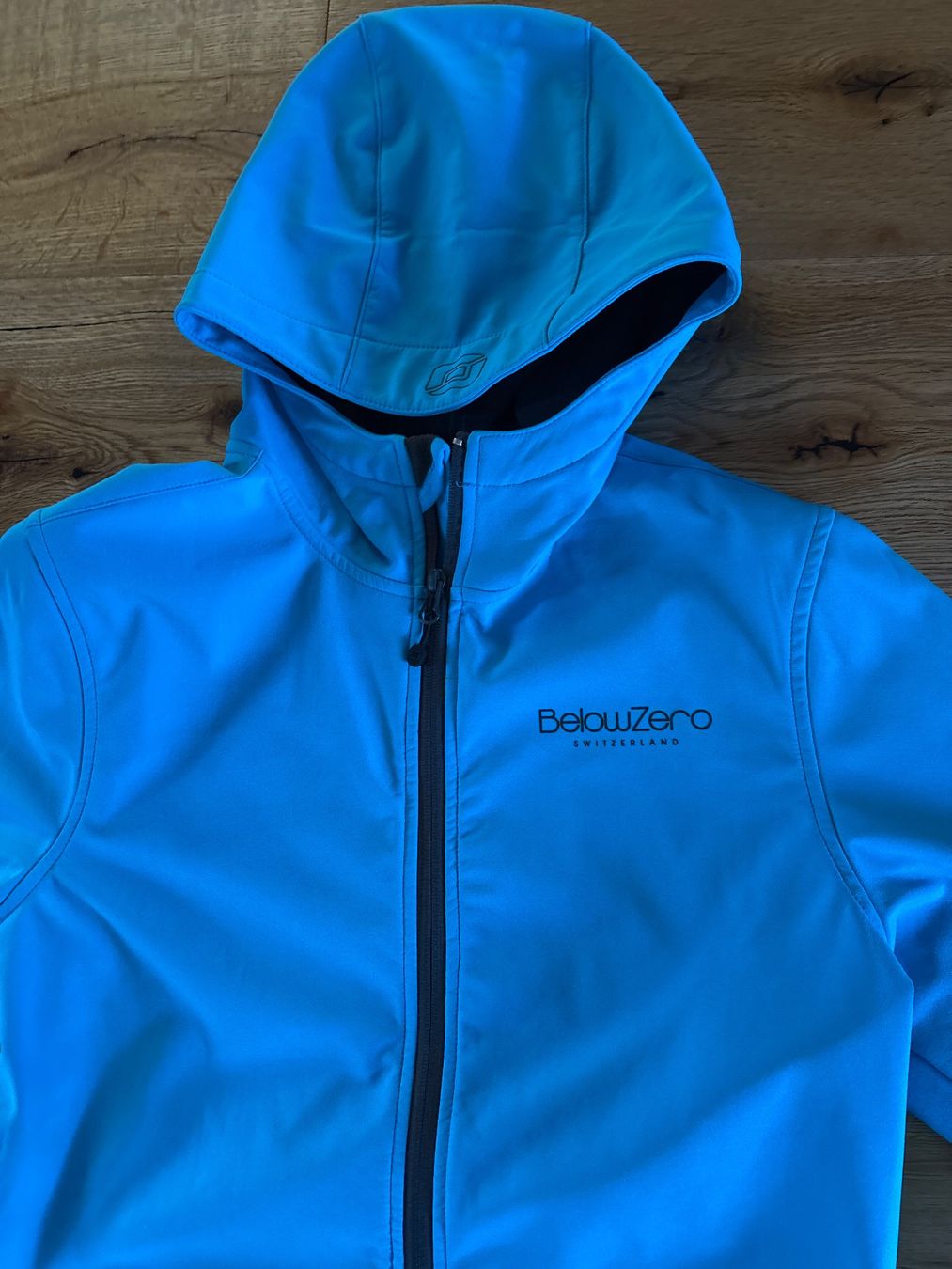 Giacche: Softshell Jacke BelowZero blau mit Kapuze – Usato da Beatenberg venduto da Rose406 1