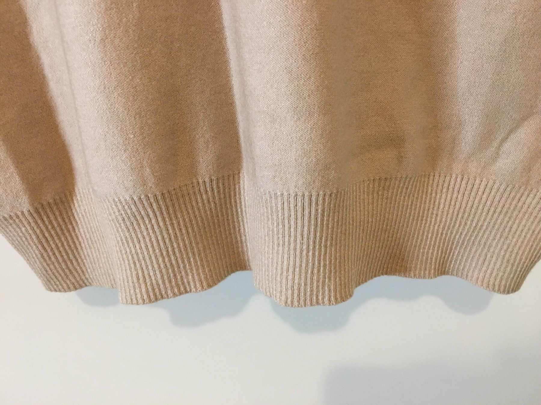 Maglioni & Felpe: Damenpullover Gr.: L, schöne beige Farbe ,V-Ausschnitt, NEU – Nuovo e nell'imballaggio originale da Heerbrugg venduto da dwfg 4
