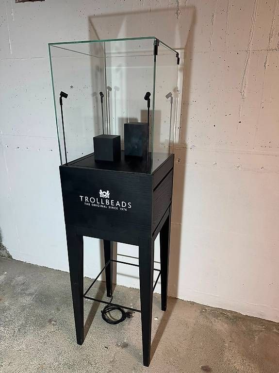 Vetrine: Verkaufsvitrinen Schmuck Vitrine Display Schautisch – Usato da Oetwil an der Limmat venduto da fredericklugt 2