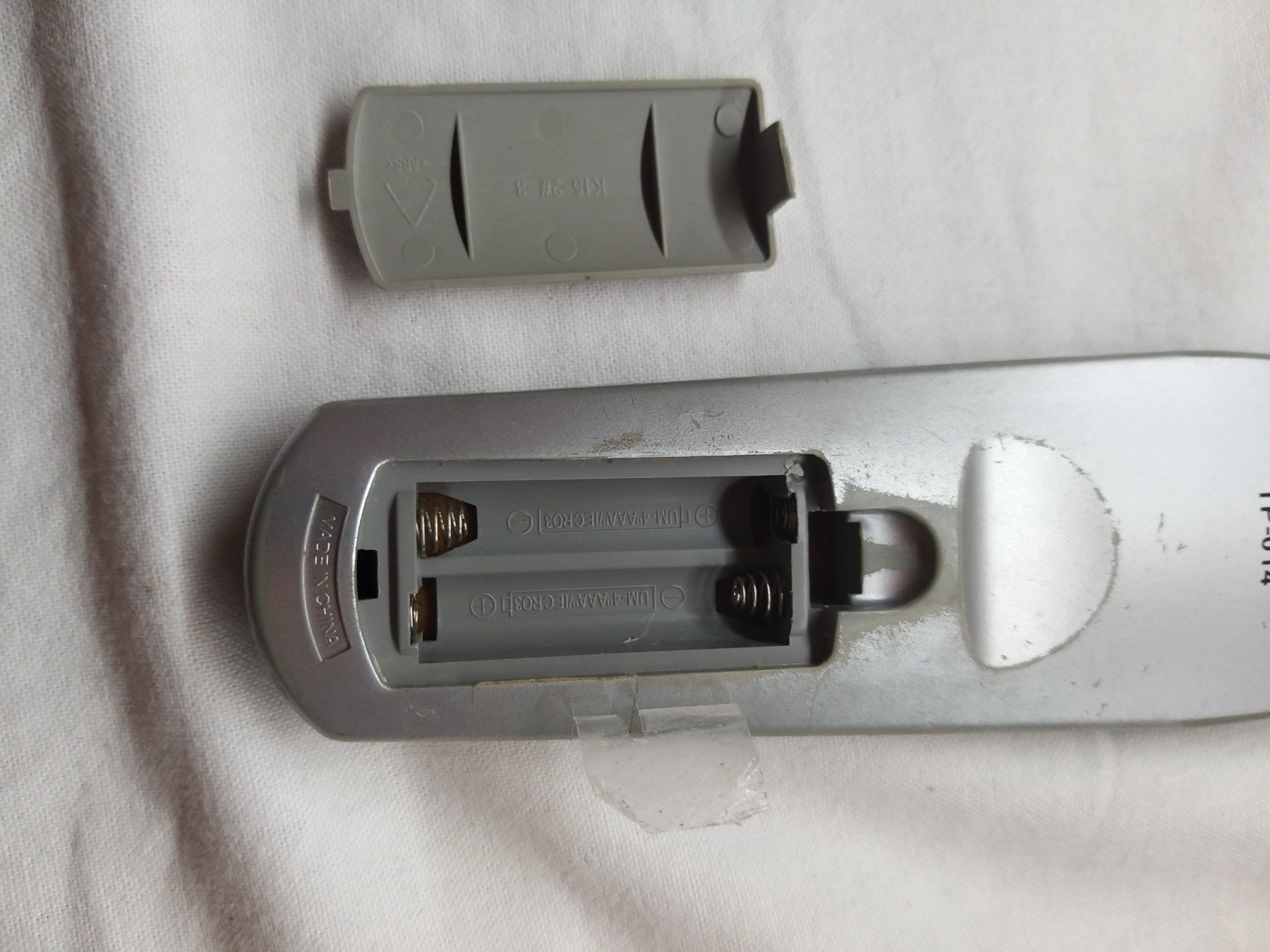 Telecomandi: Télécommande universelle TP-014, occasion – Usato da la Chaux-de-Fonds venduto da Lampe 2