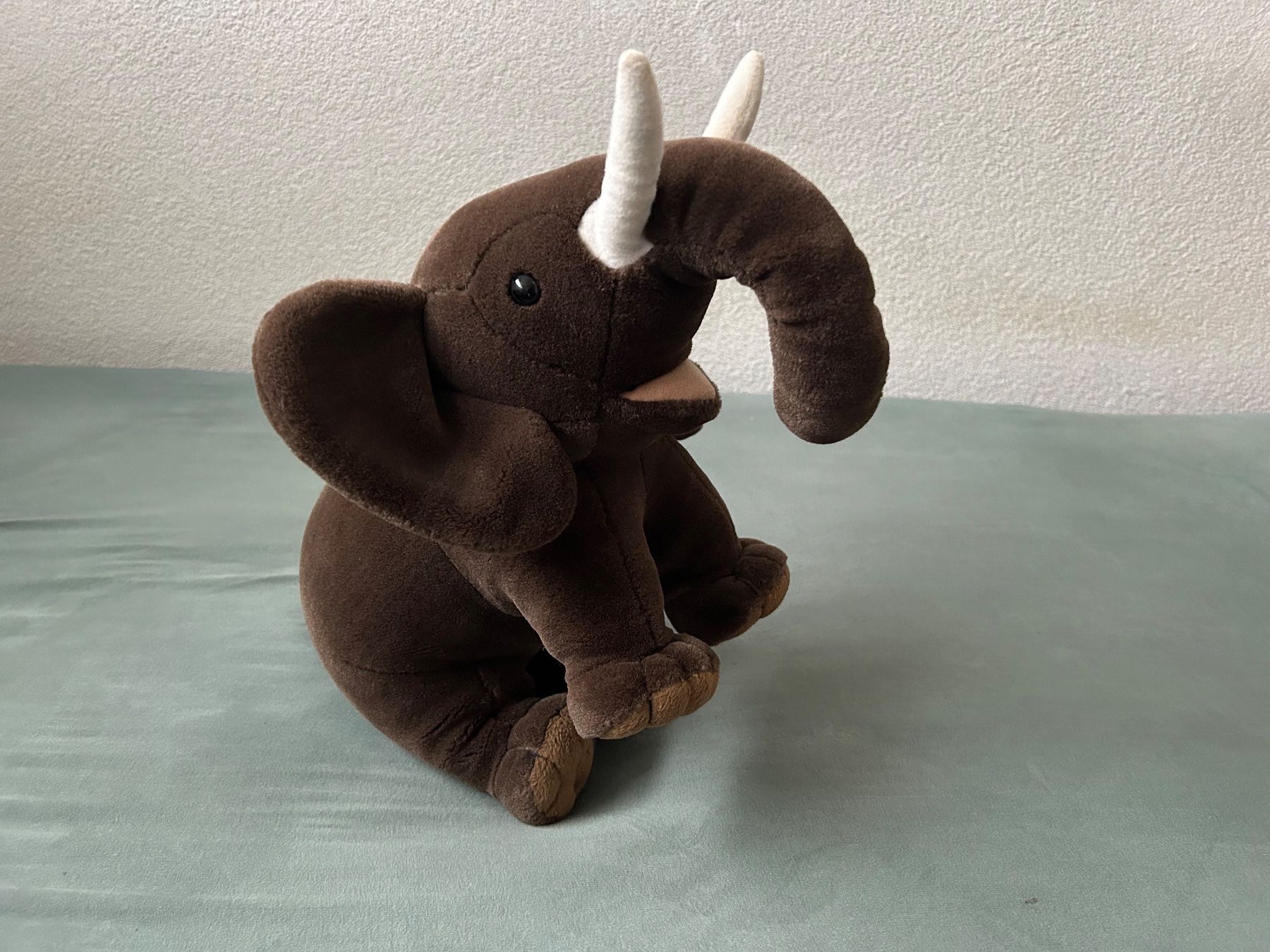 Spielzeuge: Plüschtier Elefant Grösse 45 x 25 cm – Gebraucht aus Ittigen von labrador35 9