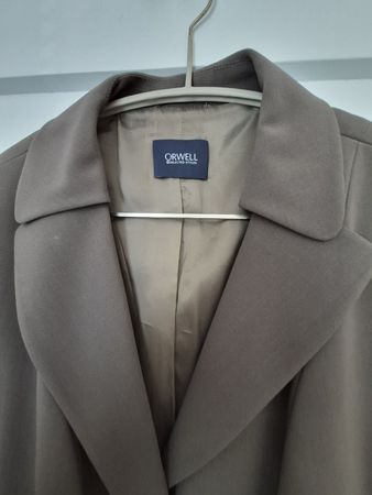 Jolie veste ORWELL .Actuel  style.96% laine, 4%elasthan 