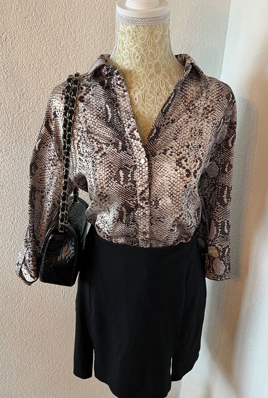 Tally Weijl Blusen: Tally Weijl snakeskin print button-up blouse – Gebraucht aus Otelfingen von houseofstae 2