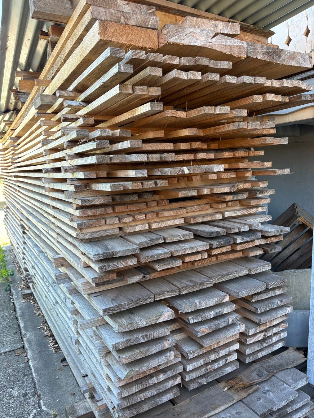 Articoli in legno: Holzbretter, Dachlatten – Usato da Neukirch (Egnach) venduto da beerli19