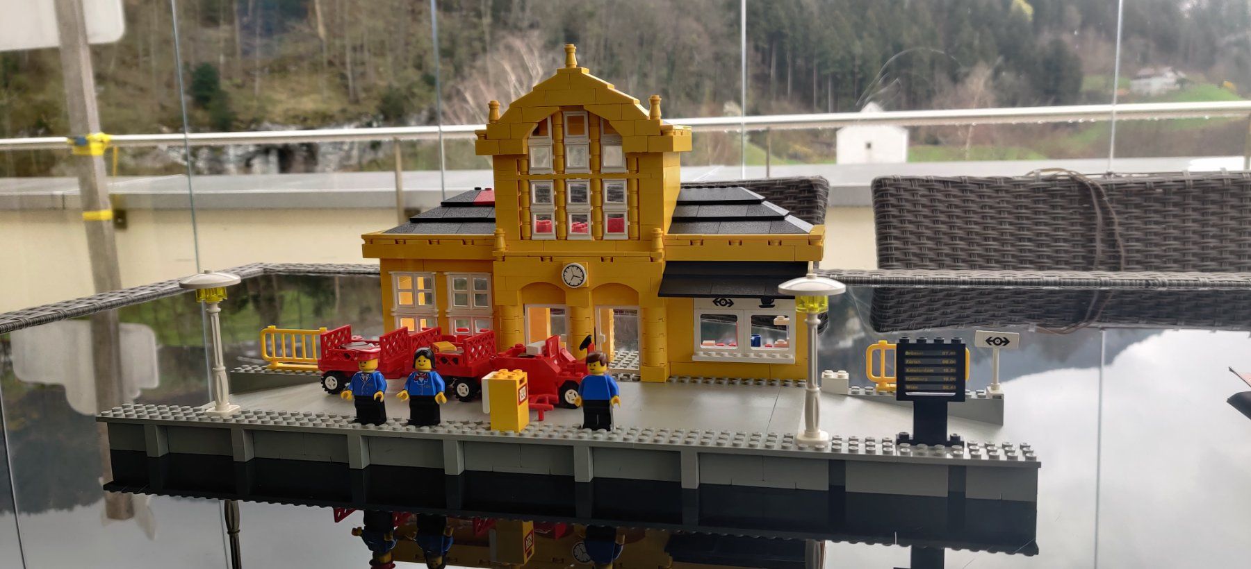 Lego Kit di costruzioni: Lego® 4554 Bahnhof – Usato da Erstfeld venduto da Bini-CH 3