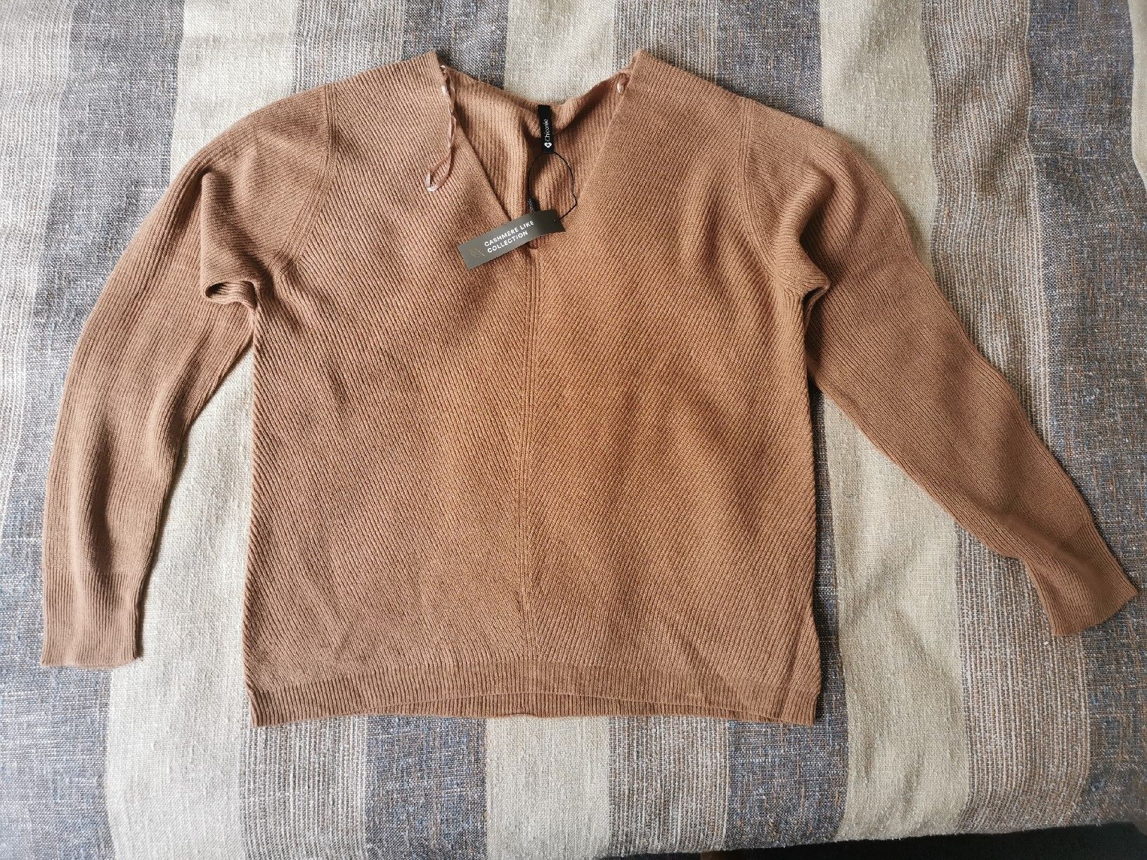 Pullover & Sweatshirts: Brauner Pullover, Gr. M, Chicoree – Neu und originalverpackt aus Ostermundigen von AlwaysHaveFun90
