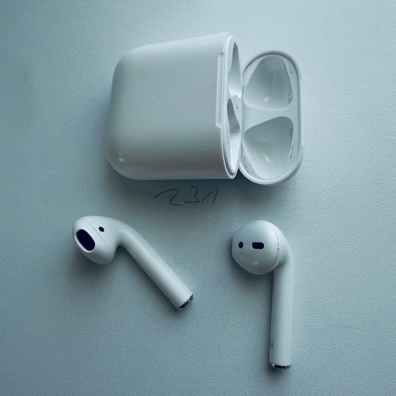 Apple Kopfhörer: Original Apple AirPods 2 Gen. Wireless Kopfhörer & Case – Gebraucht aus Basel von MY.AIRPODS.SHOP 2
