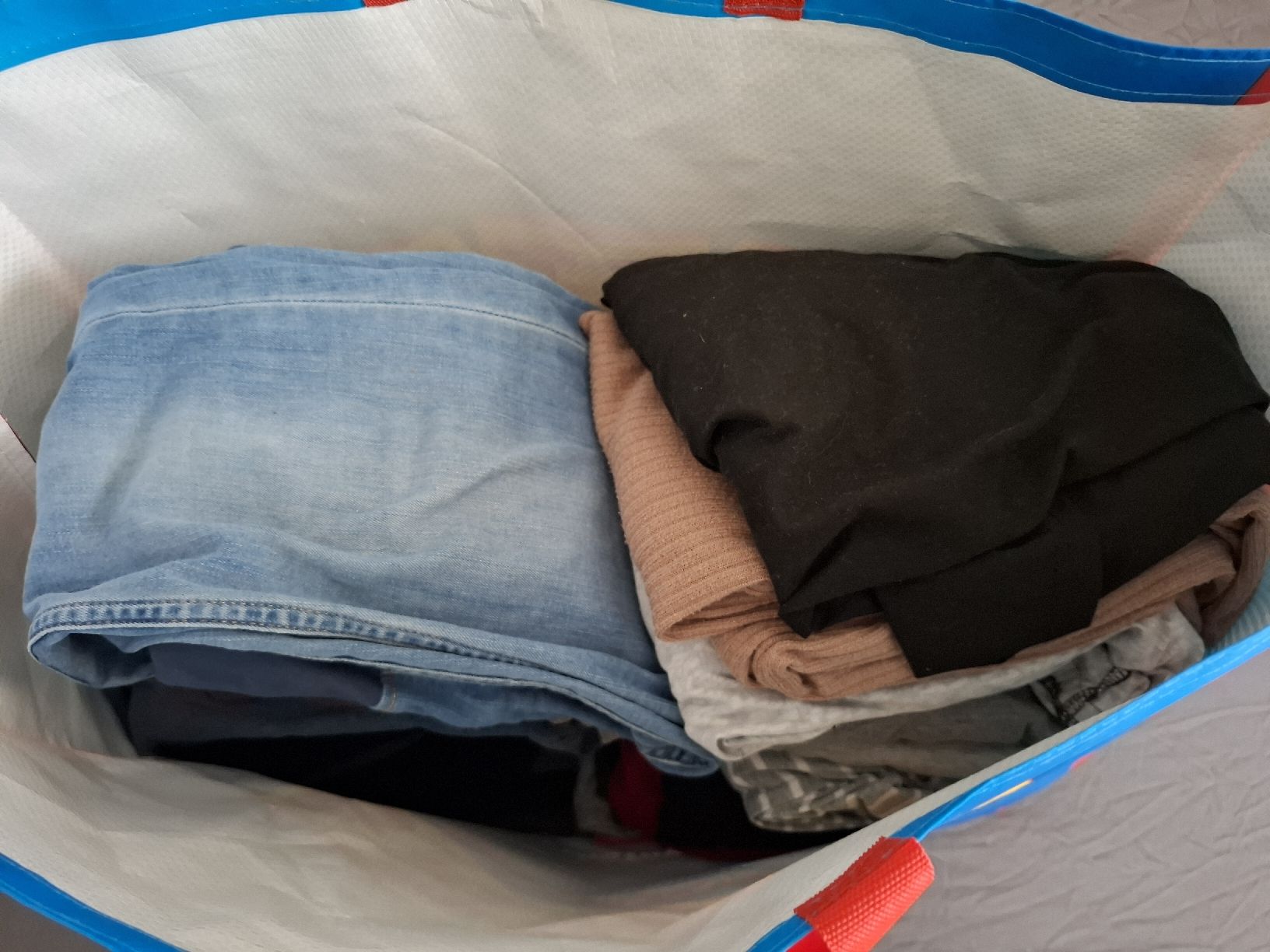 Lotti di vestiti: Umstandsmode Gr. M  – Usato da Bütschwil venduto da Natascha.25