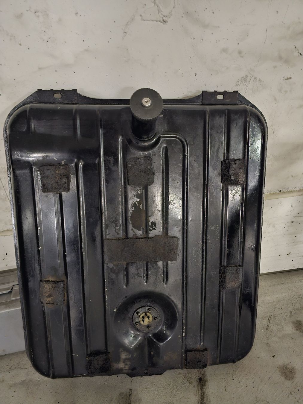 Mercedes-Benz Tutti pezzi di ricambio auto: Gebrauchter Tank Oldtimer Auto Motorrad Ersatzteile Occasion – Usato da Aarau Rohr venduto da fmm_tuga