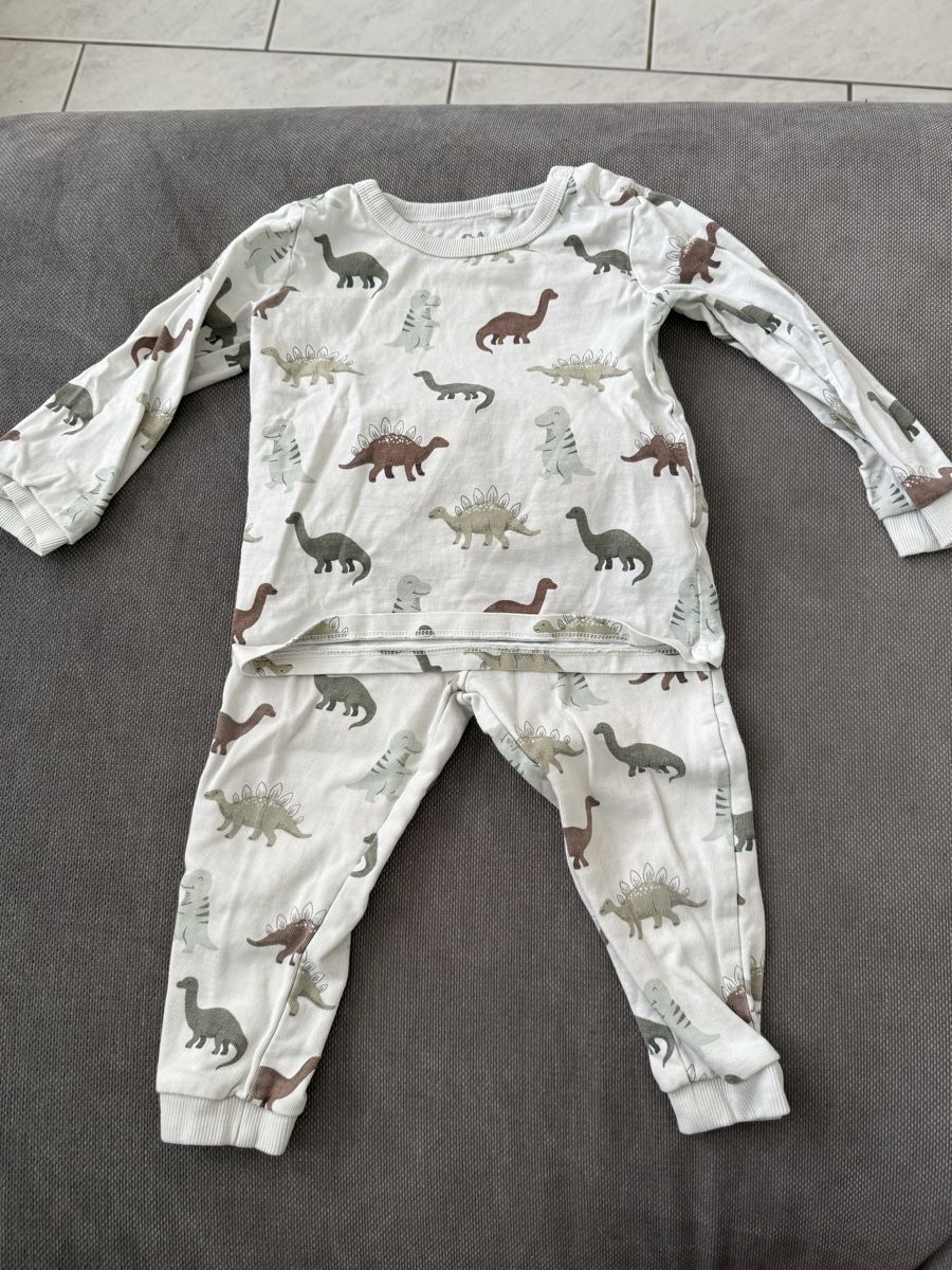 Lotti & Set di vestiti: 17 Teiliges Kleiderpaket 86/92 – Usato da Veltheim AG venduto da N377Y 5