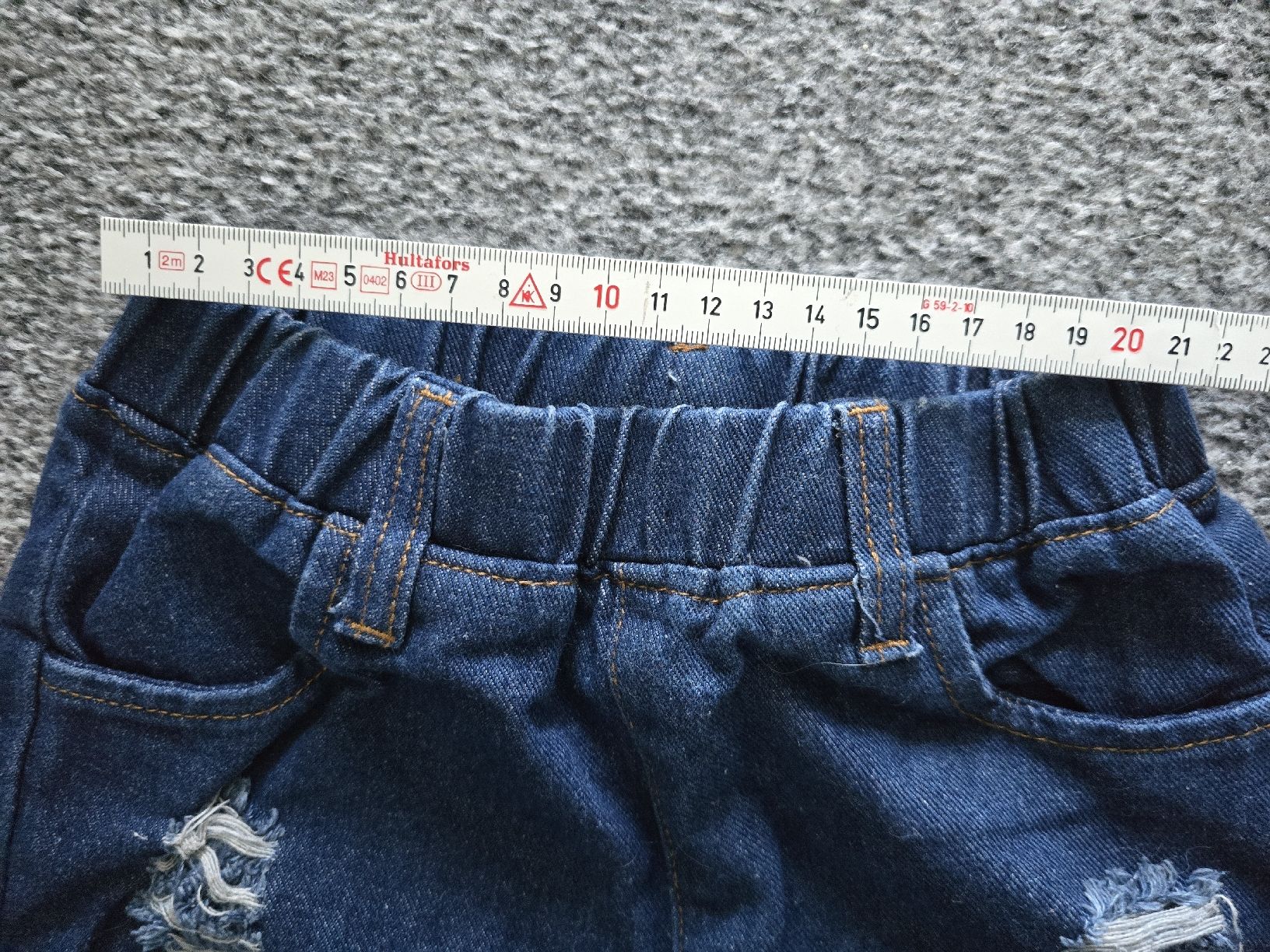 Pantaloni: Jeans im Destroyed Look, Grösse c.a  104-110  – Usato da Unterentfelden venduto da Panda-87 3