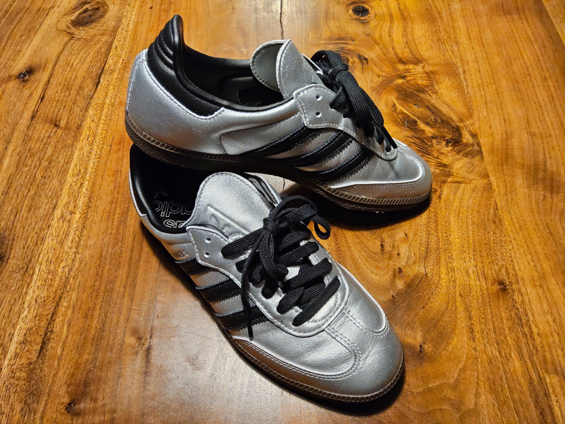 Adidas Chaussures femmes: Adidas Samba Silber Gr.40,2/3 – D'occasion à Wiesendangen par Ptrend