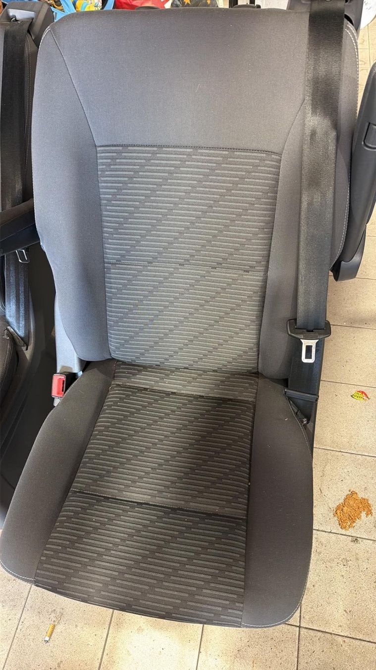 VW Tutti i ricambio: Sièges VW T5, T6 – Usato da Sion venduto da wik_77jh 6