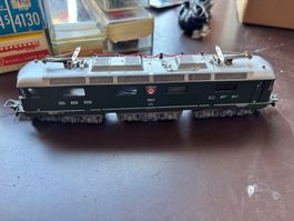 Diverse Wagen und 2 Lokomotiven