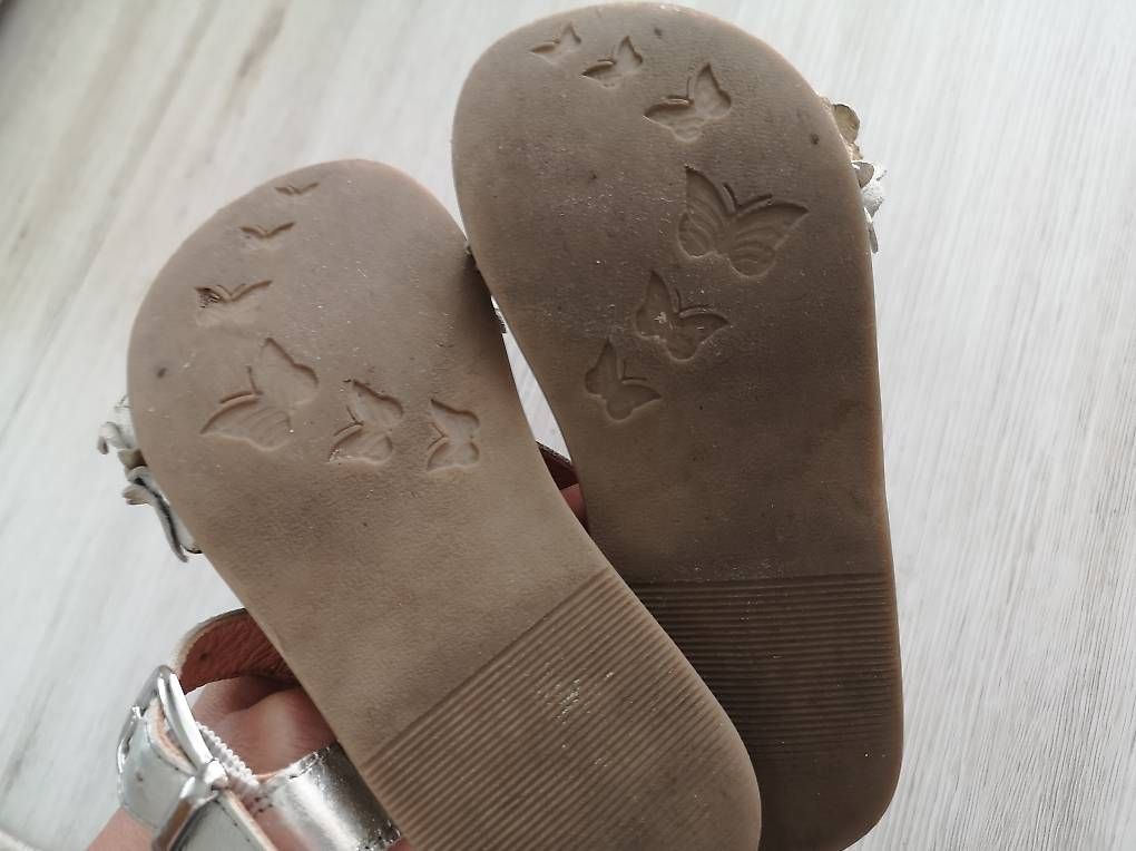 Scarpe per ragazze: Leder Sandalen Mädchen Grösse 26 – Usato da Ostermundigen venduto da lid_sg9q 3