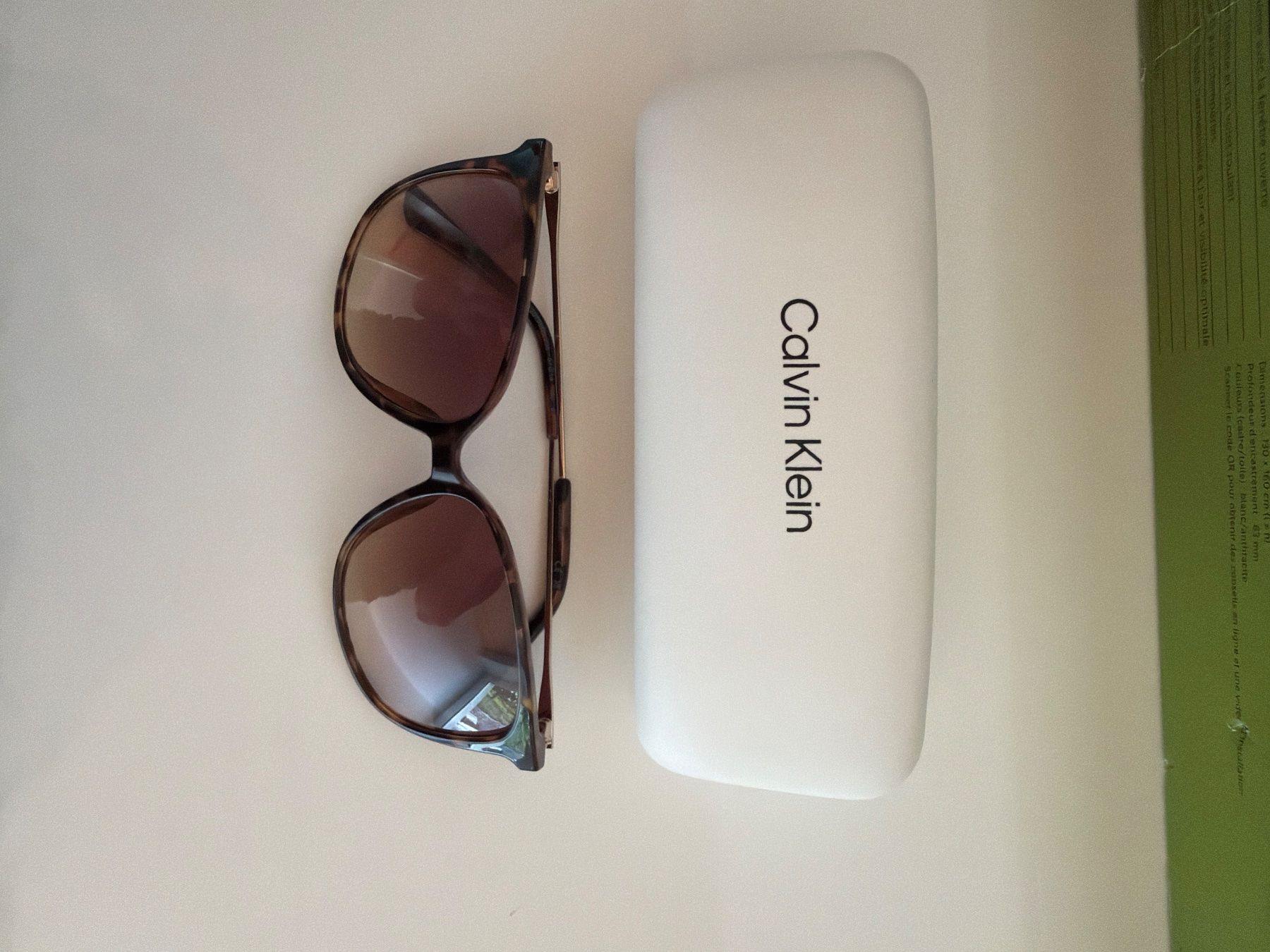 Brillen & Gläser: Calvin Klein Sonnenbrille – Gebraucht aus Eggerberg von Truffi99