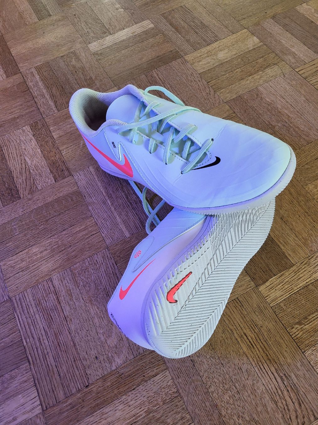 Nike Scarpe da uomo: Nike Hallenschuhe Gr. 40 – Usato da Hombrechtikon venduto da Manuela033 1