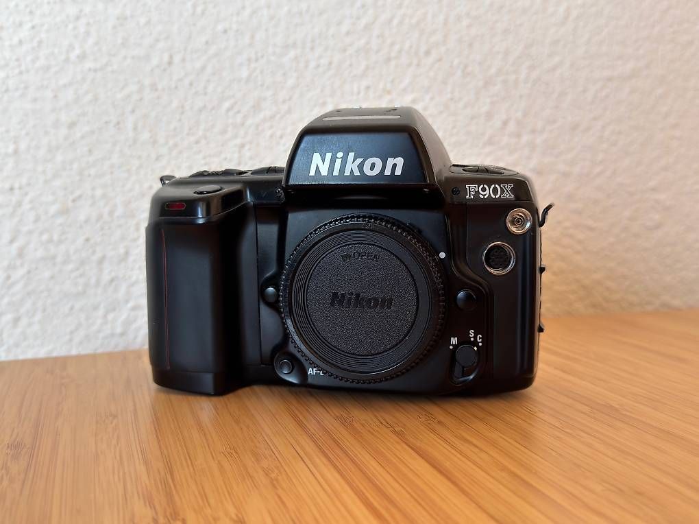 Nikon Fotocamera: Nikon F90X - Reflex film camera – Usato da Yvonand venduto da val_hdx2