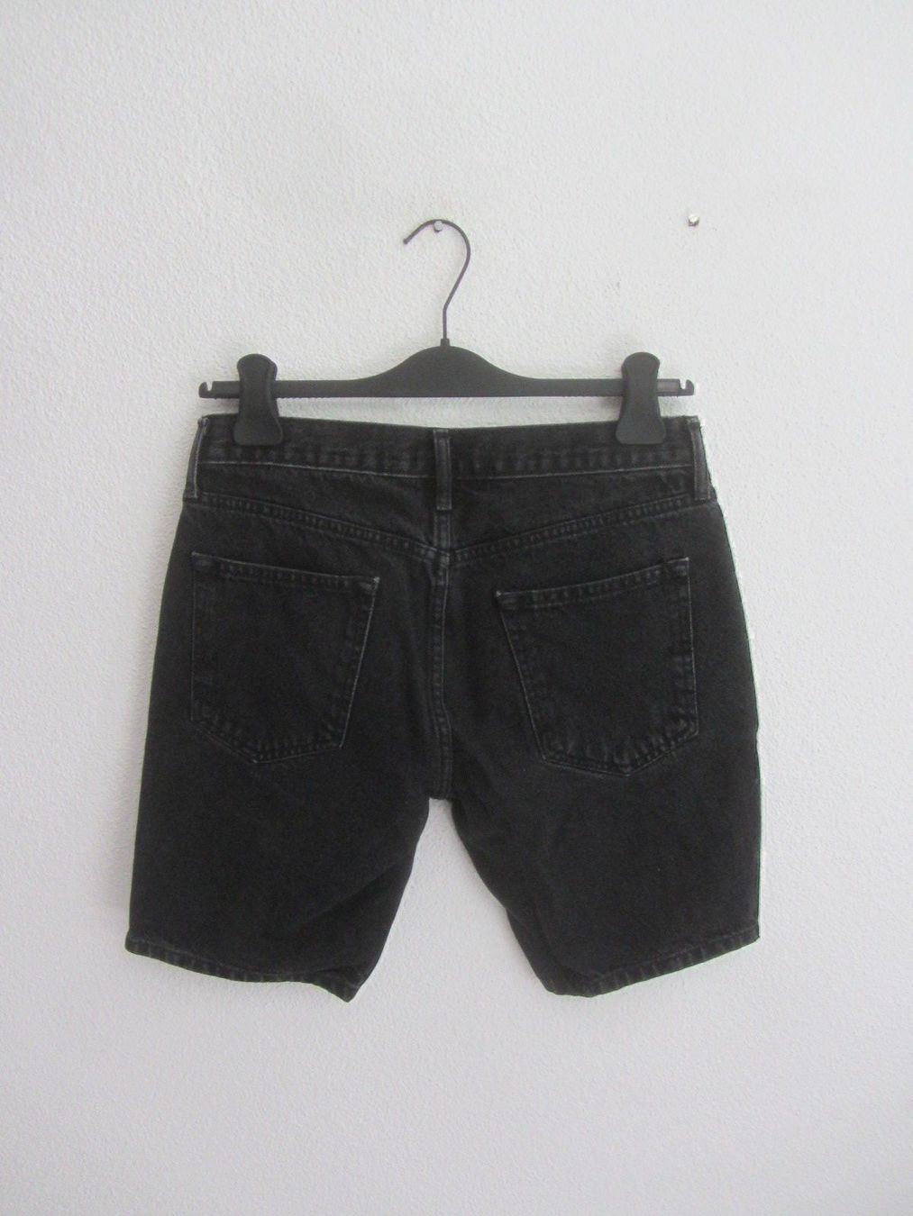 Jeans: TOPMAN - Jeansshorts schwarz 30 – Usato da Zürich venduto da Diazaio 1