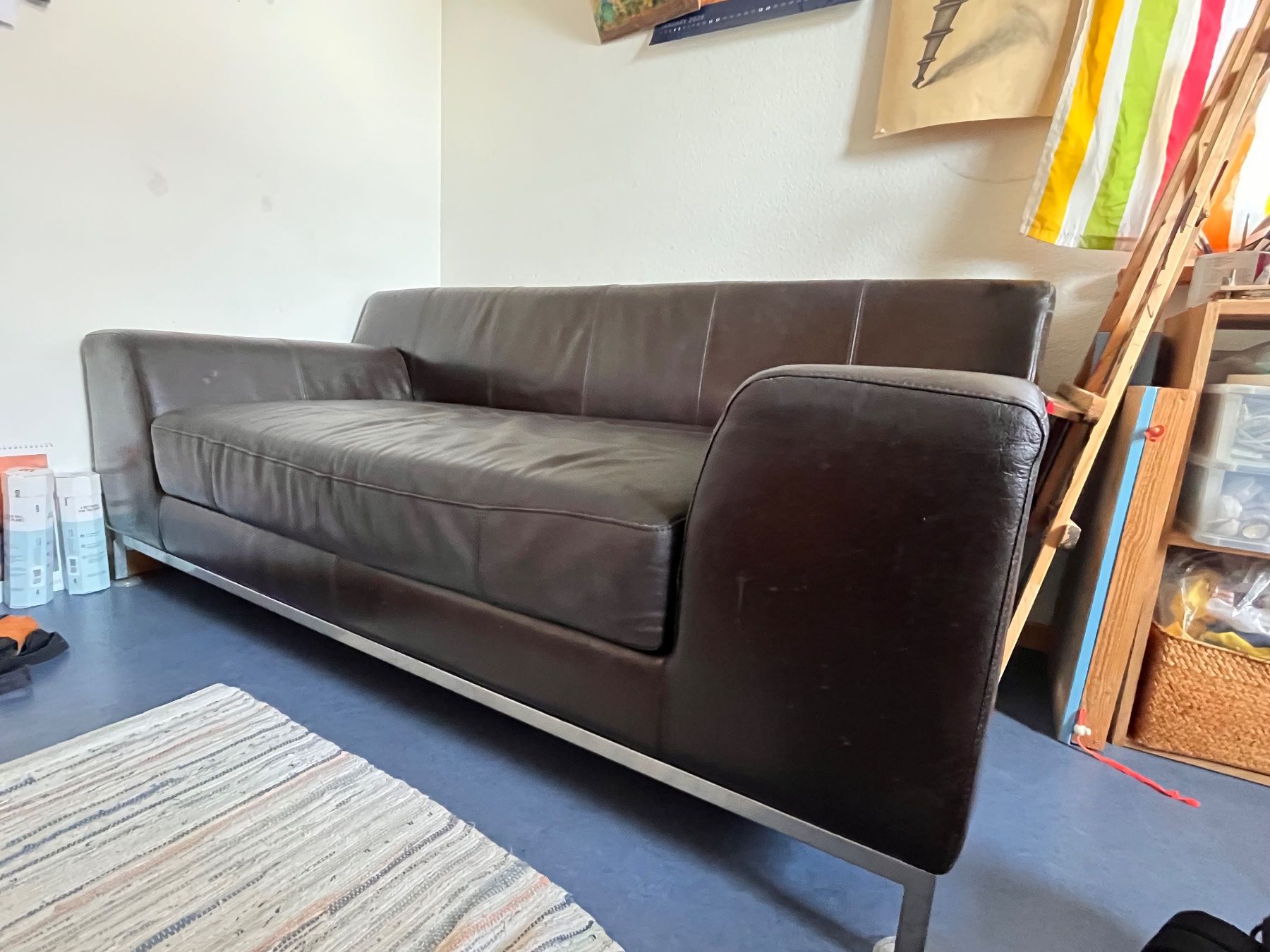 Divani: Kleines Sofa aus dunkelbraunem Echtleder – Usato da Rüti ZH venduto da kraner 1