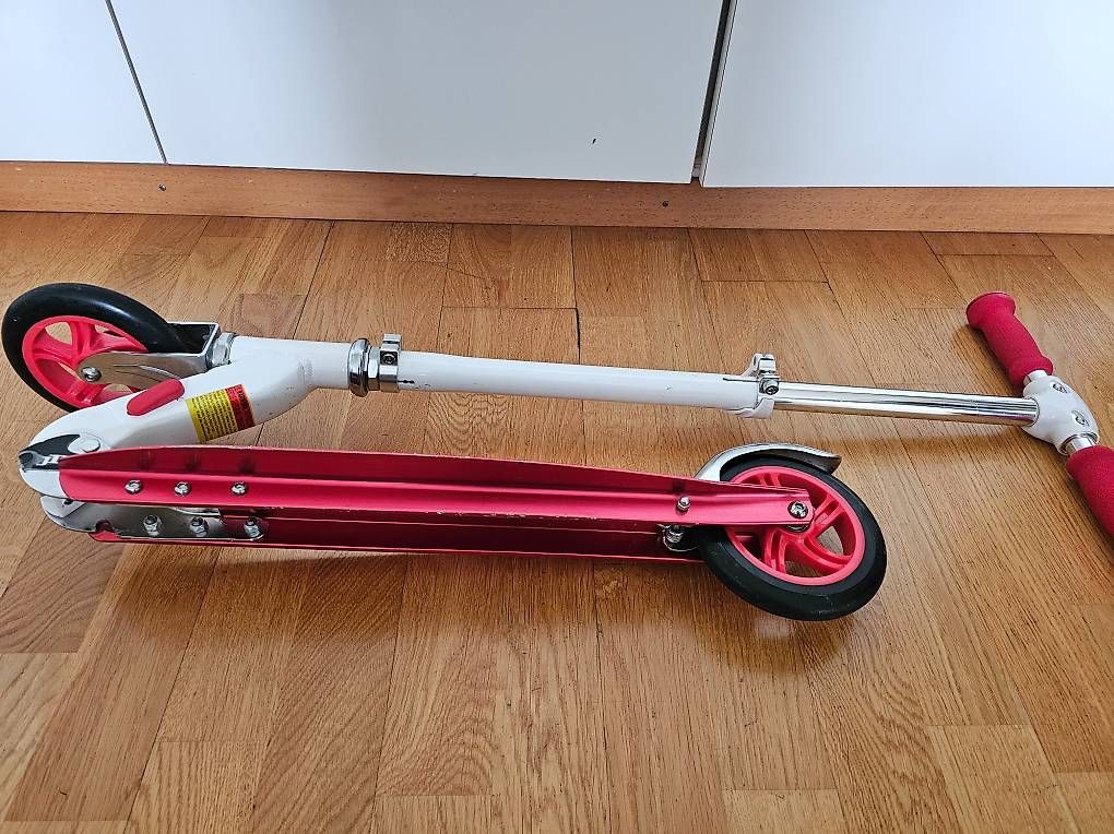 Veicoli per bambini: JD Bug Scooter. Trottinette JD Bug. En bon état. – Usato da Lausanne venduto da ale_6c5g 2