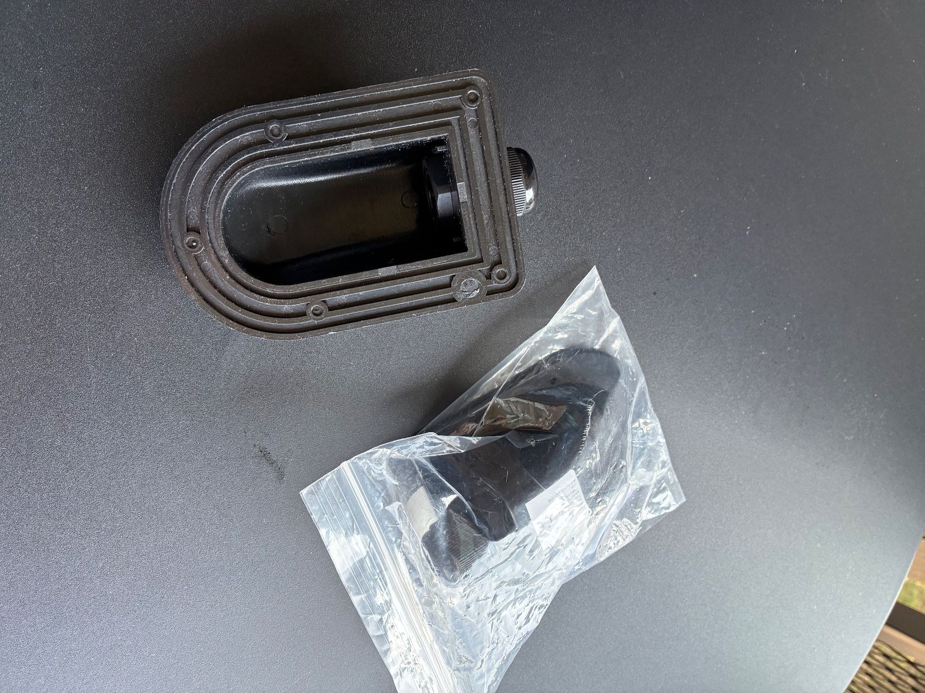 Libri: Solar Dachdurchführung einfach schwarz – Nuovo (secondo la descrizione) da Deitingen venduto da probe225 1