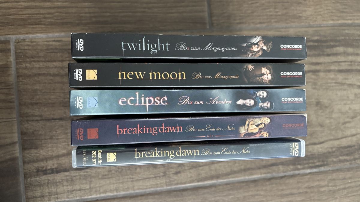 Tutti i DVDs: Twilight Saga - Komplette DVD Collection – Nuovo (secondo la descrizione) da Leibstadt venduto da man_mt5p