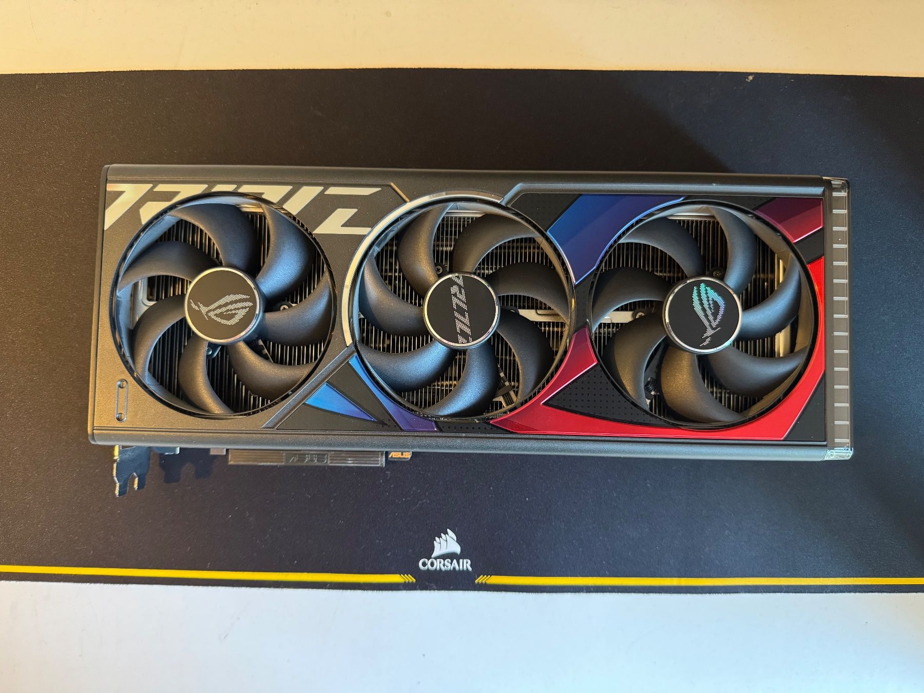 Asus Grafikkarten: Asus ROG Strix GeForce RTX4090 OC Edition 24GB – Gebraucht aus Genève von fcr_m7bc