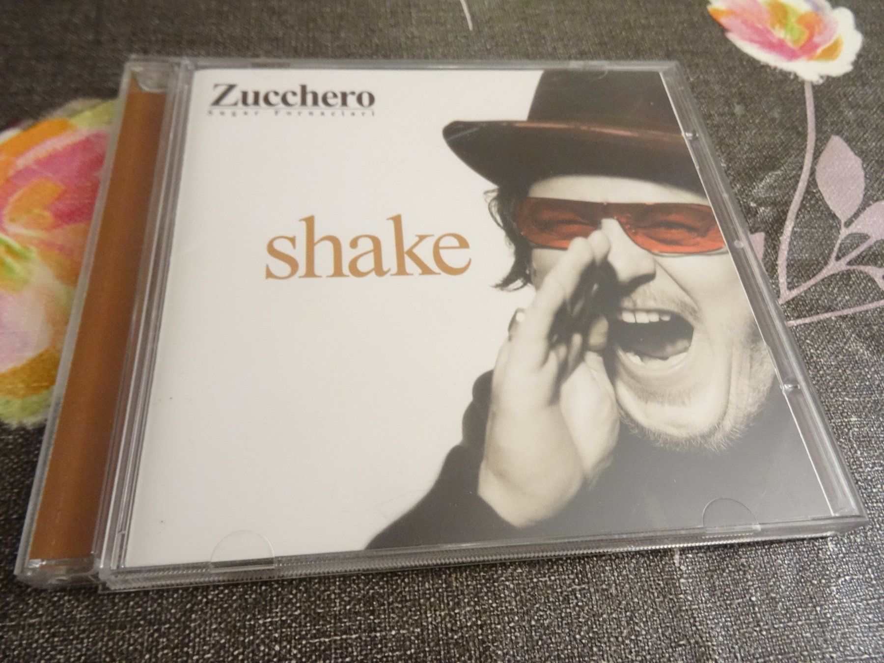 CD: Zucchero - Shake CD – Usato da Olten venduto da Disc-Ausverkauf