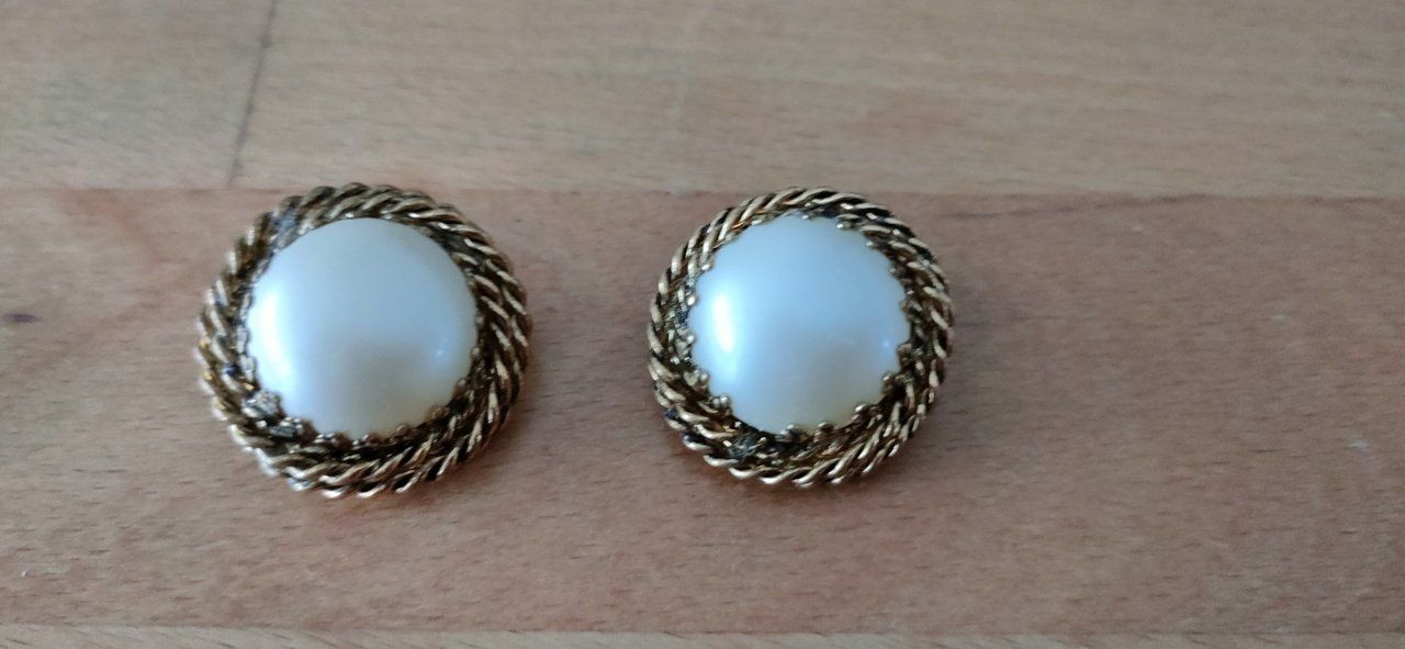Orecchini pendenti & Orecchini a lobo: Ohrenclips aus den 70er, diverse – Usato da Kehrsatz venduto da donjorge1