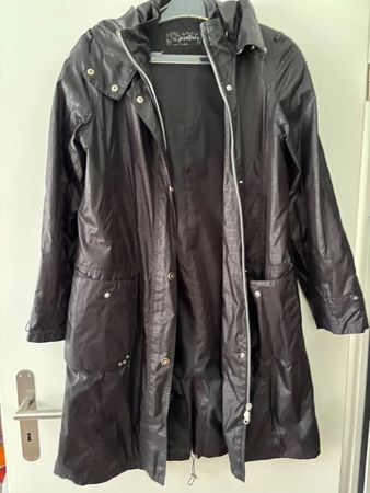Baronia Mantel Schwarz Glänzend