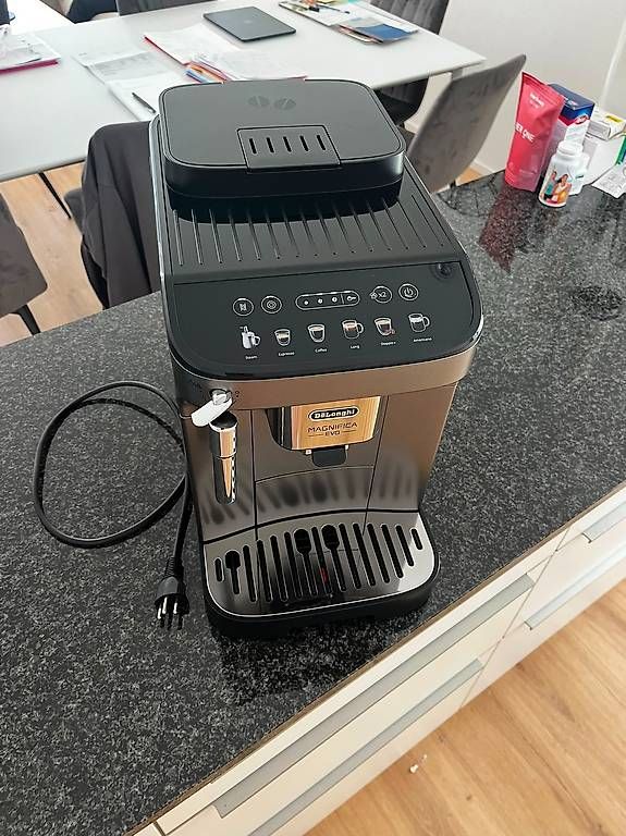Kaffeemaschinen & Espressomaschinen: DeLonghi Magnifica Evo Kaffeevollautomat – Gebraucht aus Jonen von jul_w2px 1