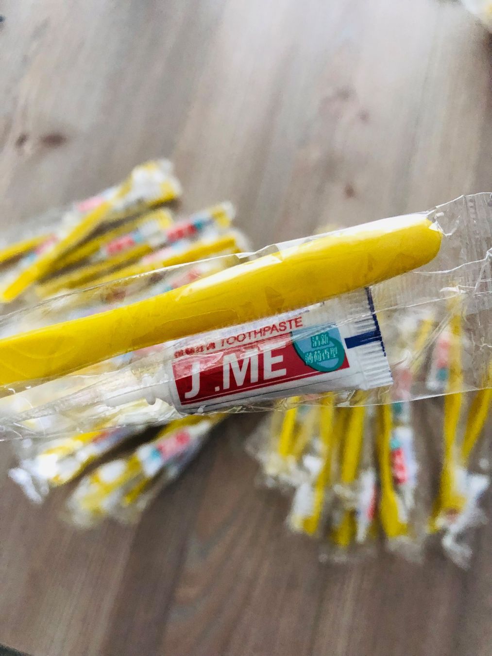 Cura dei denti: 100 Pcs - brosses à dents jetables – Nuovo e nell'imballaggio originale da Delémont venduto da Emi-98 2
