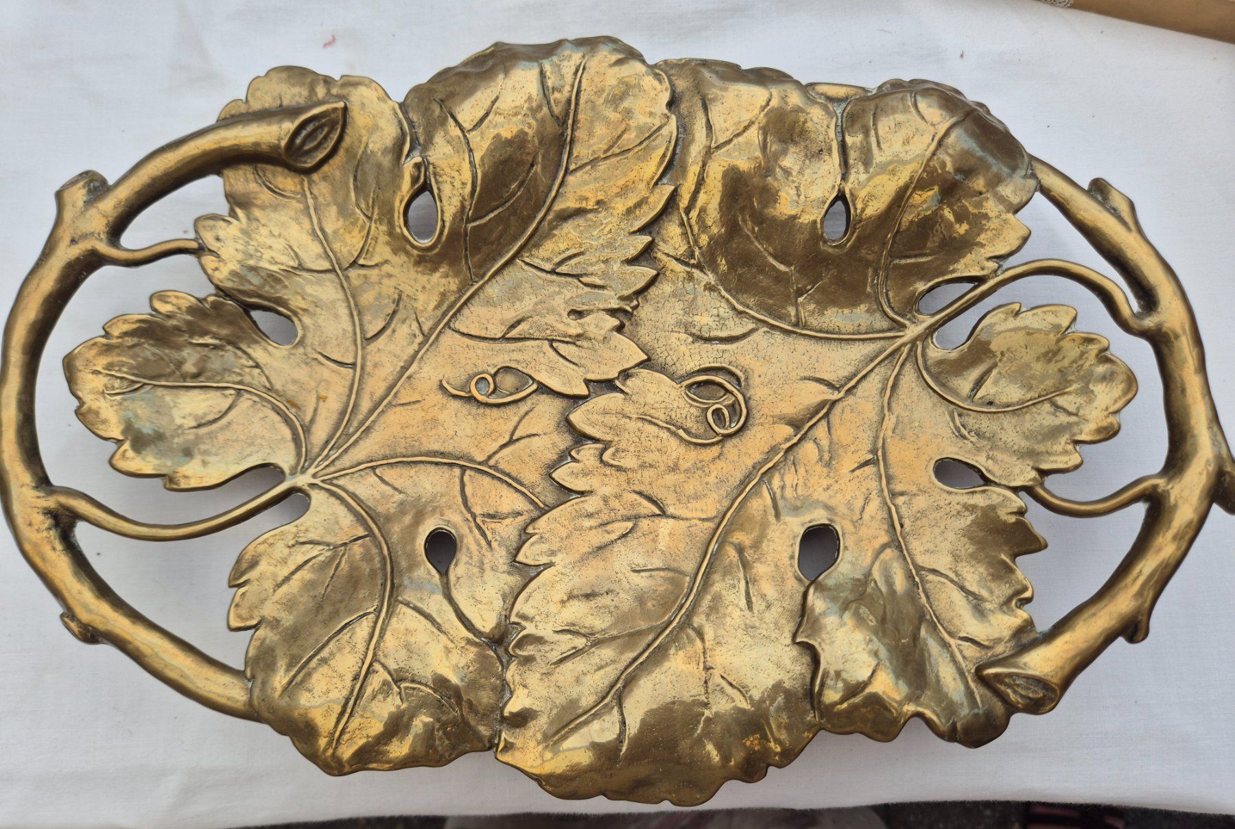 Schalen: Schale Weinblatt Messing antik Dekorationsschale 37 cm – Gebraucht aus Bern von aronari 6