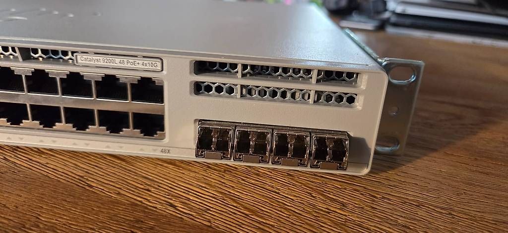 Hub & Switch: switch Cisco Catalyst 9200l – Usato da geneve venduto da emiermon 1
