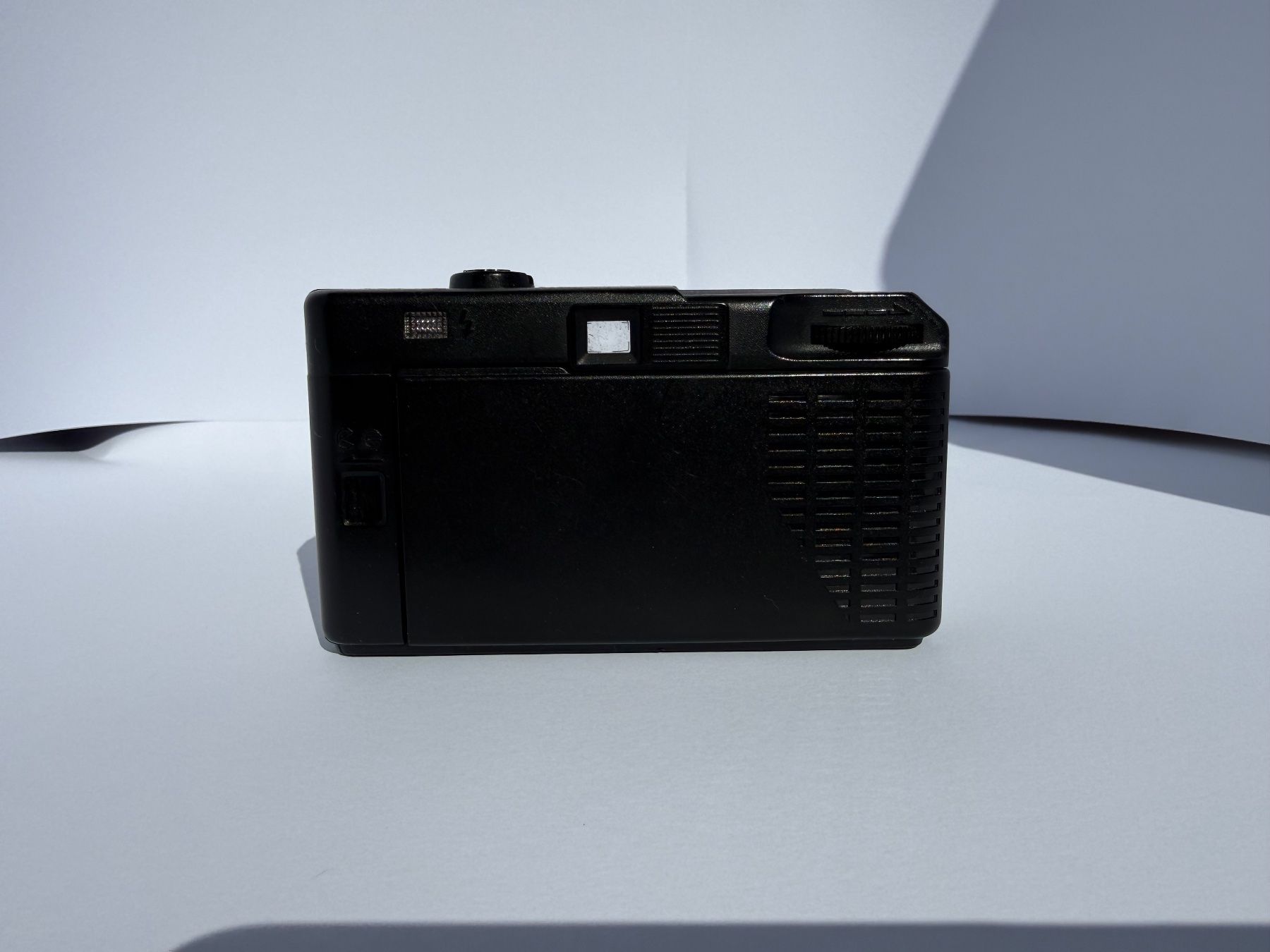 Konica Kamera: Compact 35mm Konica EFP 2 + Hexanon 38mm + Flash – Gebraucht aus Marin-Epagnier von EagleOne 2