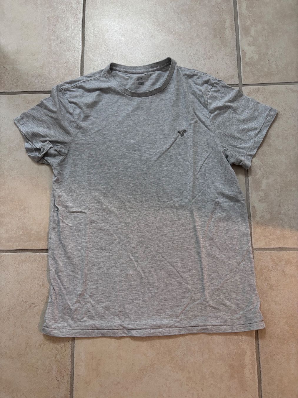 American Eagle T-shirt: T‘Shirt American Eagle L hellgrau – Usato da Balsthal venduto da Uroby