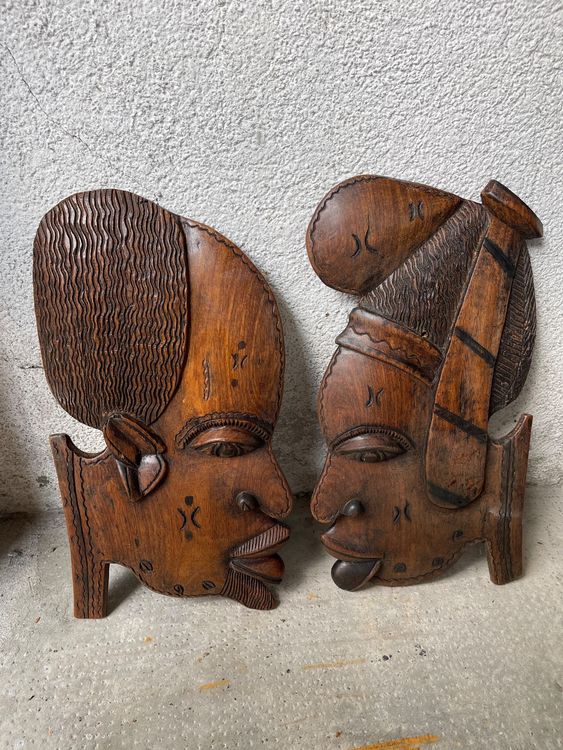 Importante paire de colonnes en bois richement sculptées - Lot 269
