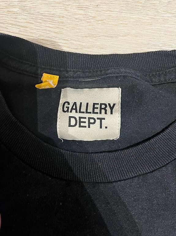 T-shirt: GALLERY DEPARTMENT TSHIRT  – Usato da Mendrisio venduto da yus_gtq7 2